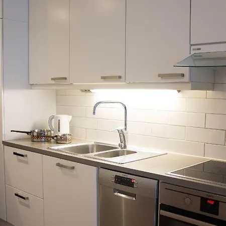 Kotiyksioe Center * Λάχτι